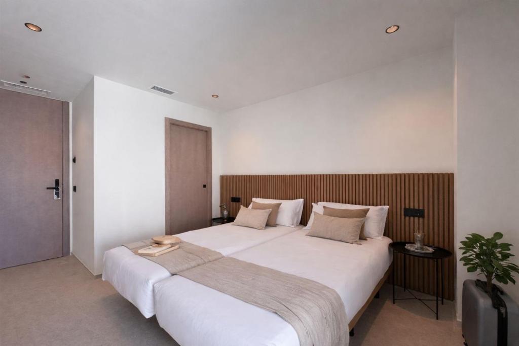 Hugo Beach Hotel & Apartments - 4