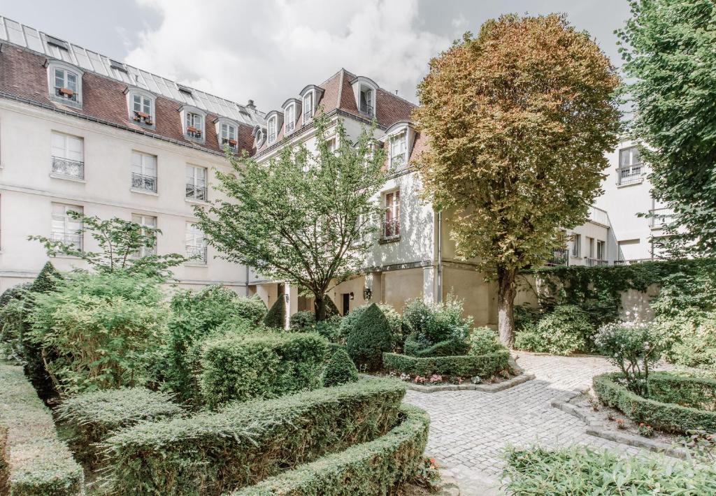 Beautiful Parisian apartment full of light - 2