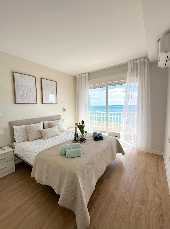 Horizonte 3 Charming apartment with breathtaking sea view at first line of Fuengirola beach - 2