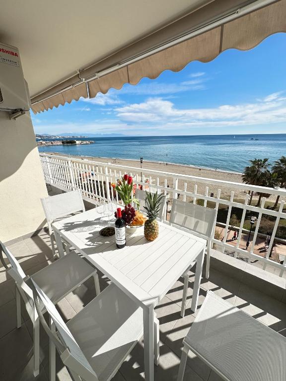 Horizonte 3 Charming apartment with breathtaking sea view at first line of Fuengirola beach - 1