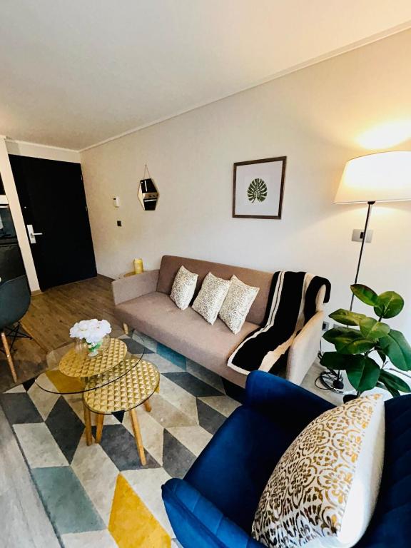 Modern 1BR Apartment, Santa Lucía Metro, Balcony - 5