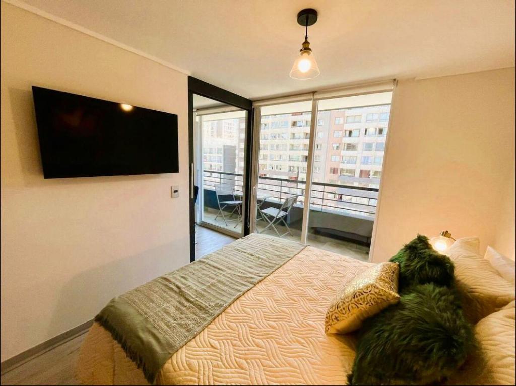 Modern 1BR Apartment, Santa Lucía Metro, Balcony - 2