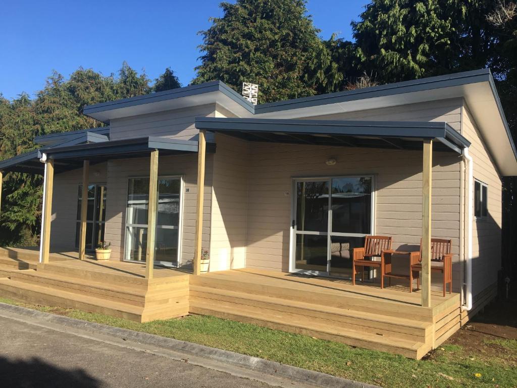 Entrance, Stratford Kiwi Motels & Holiday Park in Mount Taranaki