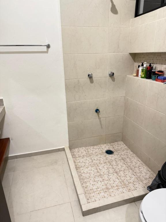 Casa completa , dos Habitaciones con baño en cada cuarto - 4
