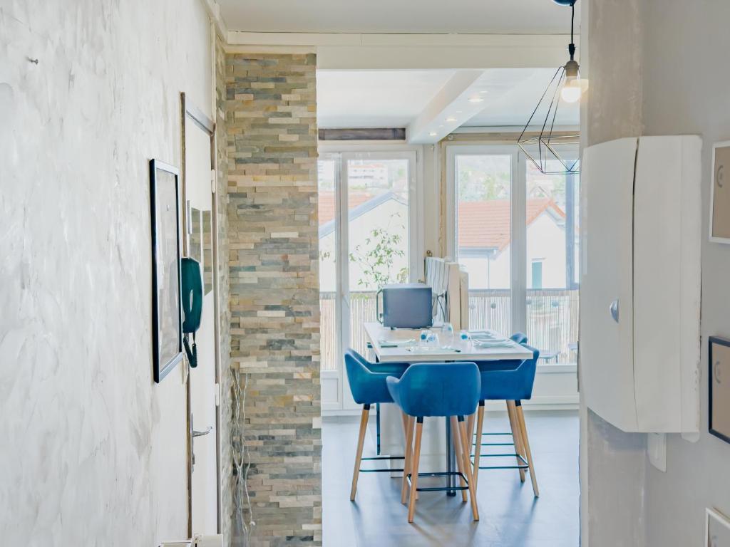 Spacieux T3 moderne avec balcon 6 pers, hyper centre Clermont - 4