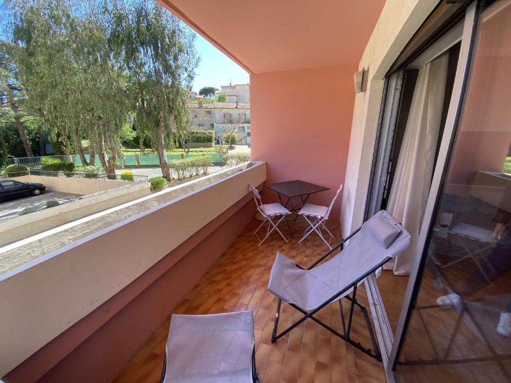 SM530-E332 SAINTE MAXIME Appt Studio cabine 4 couchages avec piscine et parking - 3