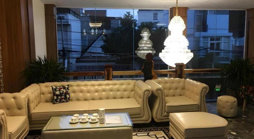 フエン ガー ホテル (Huyen Nga Hotel)