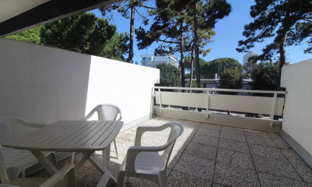 Bright studio by the beach - 2