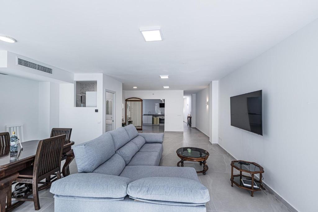 Paloma Central Apartment - 3 min walk to Balcon de Europa & Beach - 2