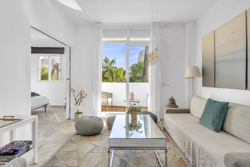 Marbella Real Golden Mile - 4 Bedroom Apartment by Finest Rentals - 3