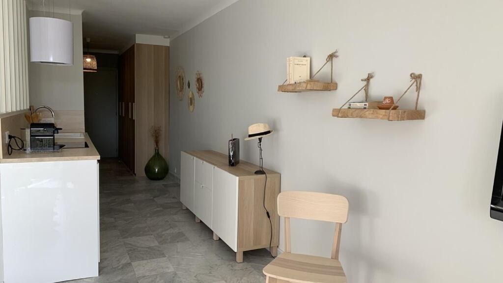 Charmant appartement 44 m2 vue mer à 350m de la plage - 4
