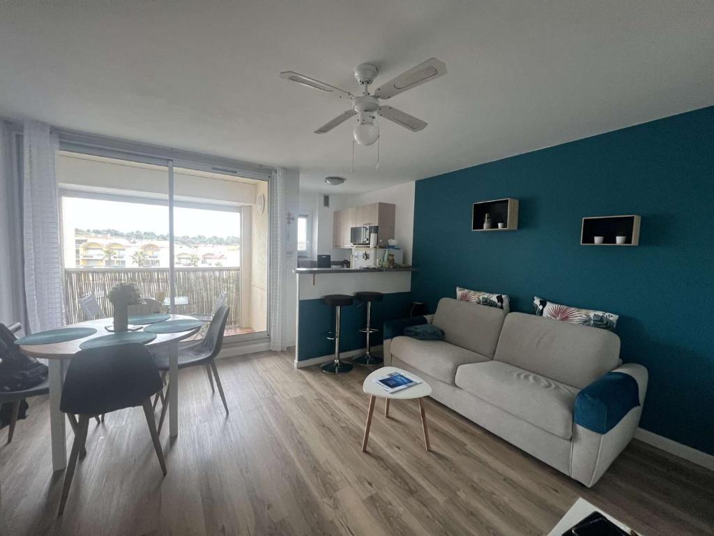 AIG_183 Studio rénové avec terrasse et vue exceptionnelle sur la marina, l’étang et le village de Gruissan - 3