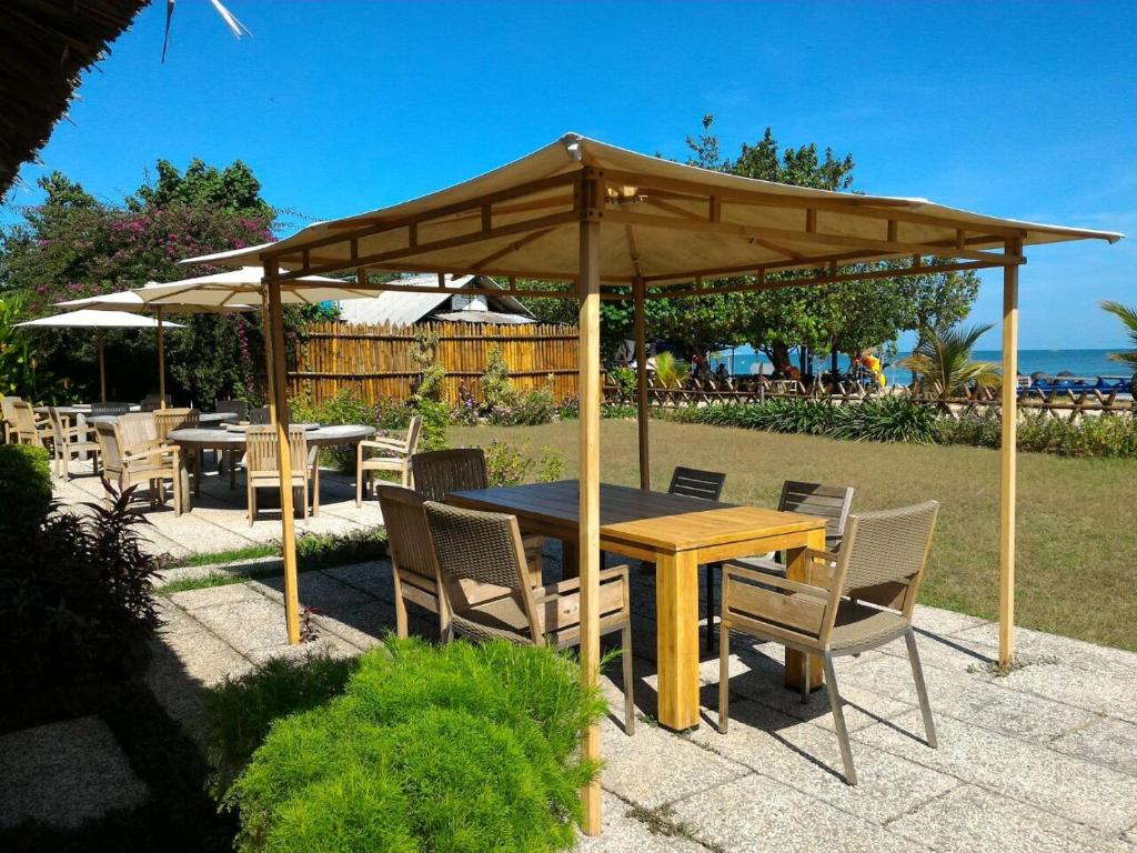 Restaurant, Jepara Marina Beach Bungalows in Jepara