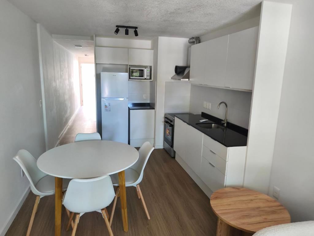 Cómodo apartamento vecino a feria de Tristán y a metros de 18 de julio - 5
