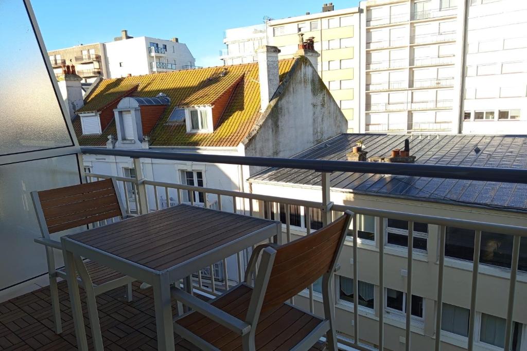 Apartment with balcony near the beach - 3