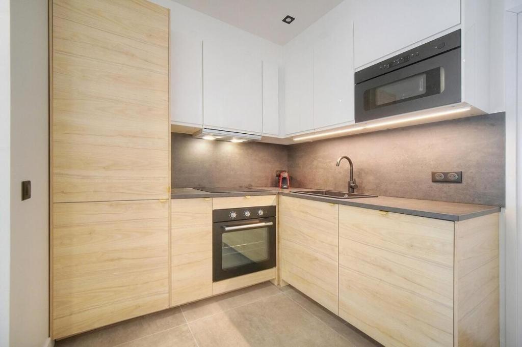 Modern 3BR with Patio, Walk to Beach and Croisette - 3