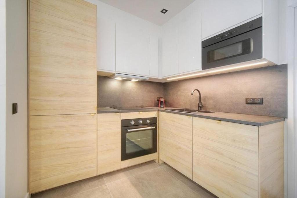 Modern 3BR with Patio, Walk to Beach and Croisette - 2
