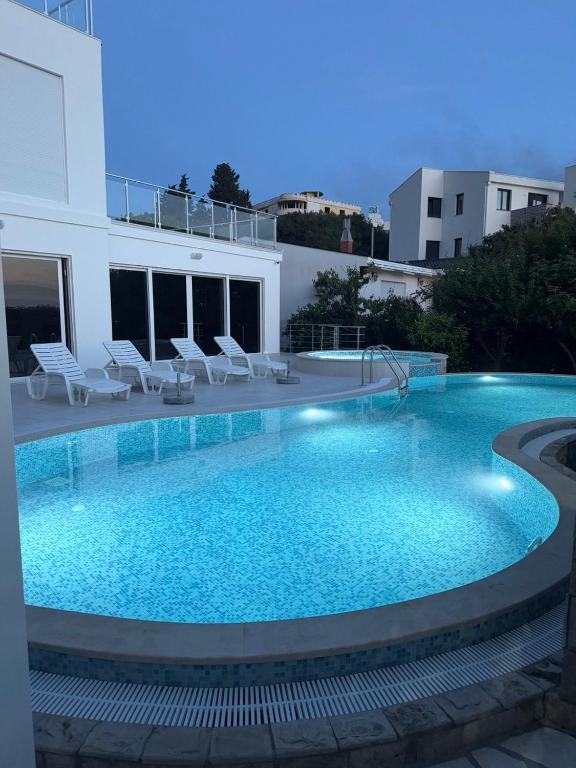 Sea Whisper Villa - 5