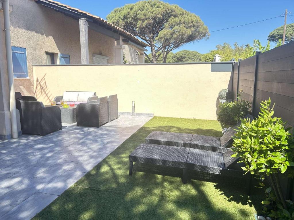 SM700-007 PINEDE SAINTE MAXIME Maison 5 pièces 8 couchages avec Piscine et parking - 4