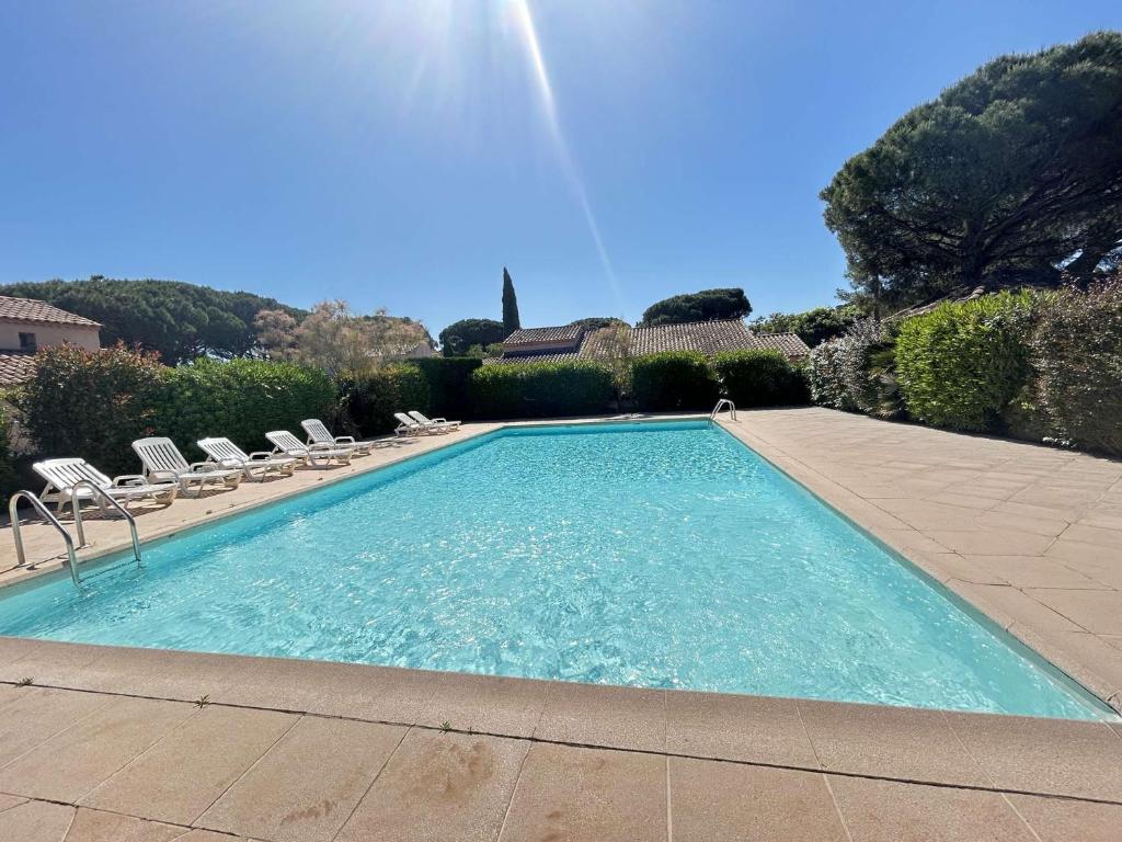 SM700-007 PINEDE SAINTE MAXIME Maison 5 pièces 8 couchages avec Piscine et parking - 2