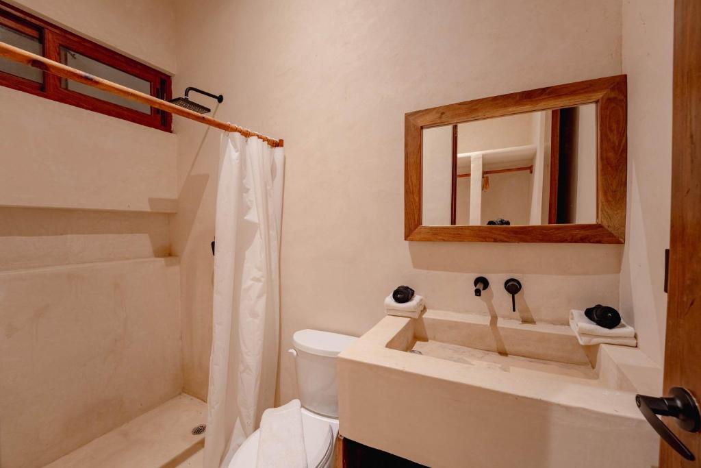 Stylish 1BR Retreat in Holistika with Private Pool - 4