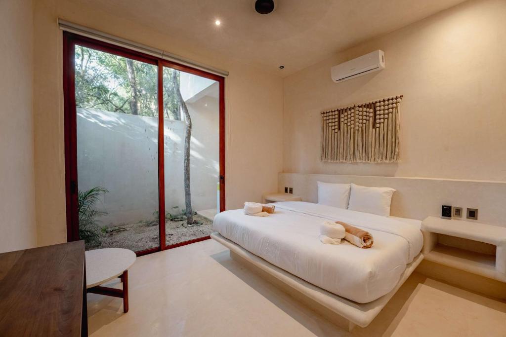 Stylish 1BR Retreat in Holistika with Private Pool - 3