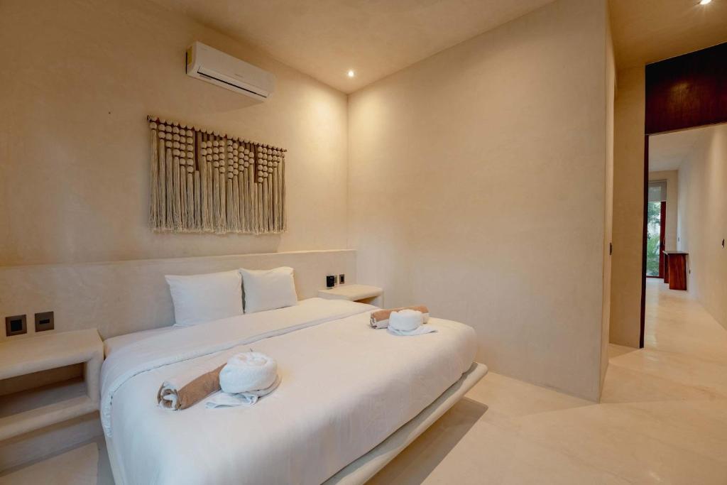 Stylish 1BR Retreat in Holistika with Private Pool - 2