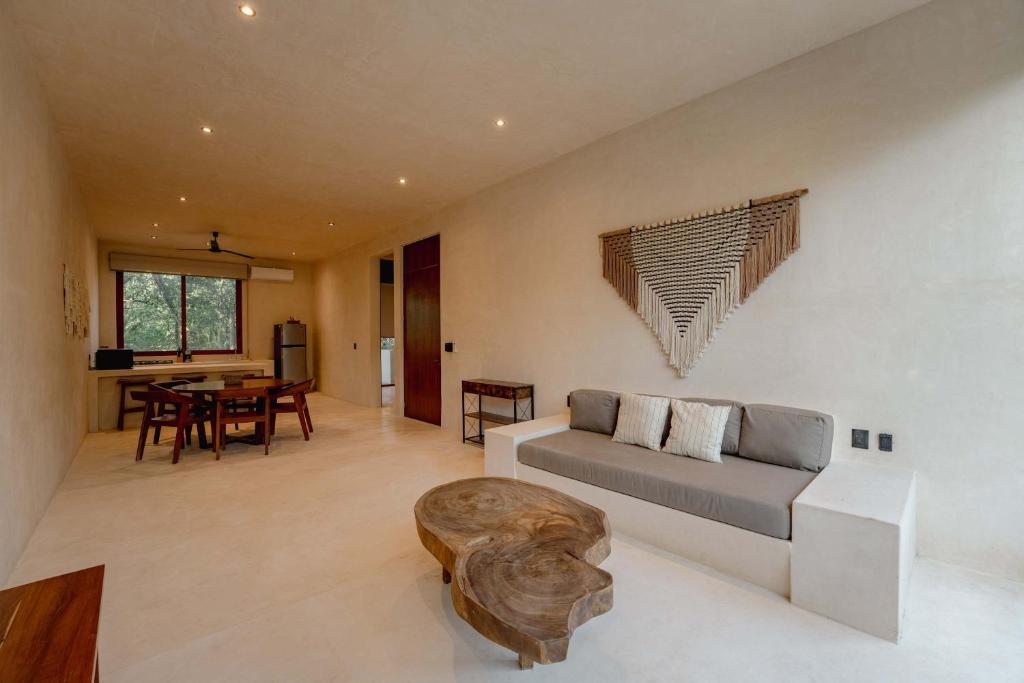 Luxury 2BR Retreat with Private Rooftop - Holistika - 1
