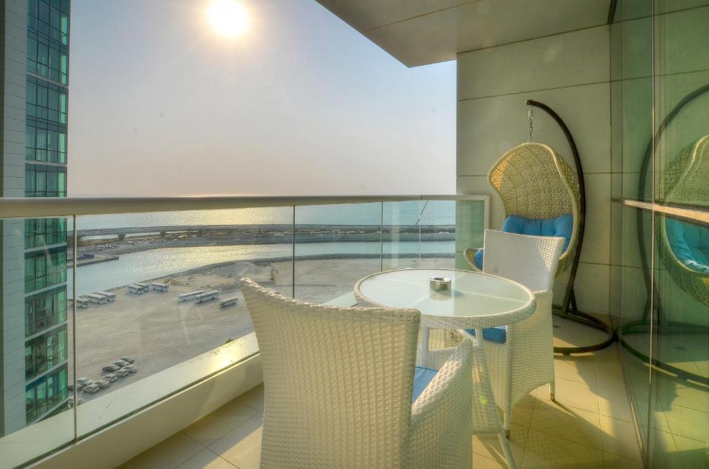 Lovely 2BR with Assistant Room in Al Bateen Residences JBR photo