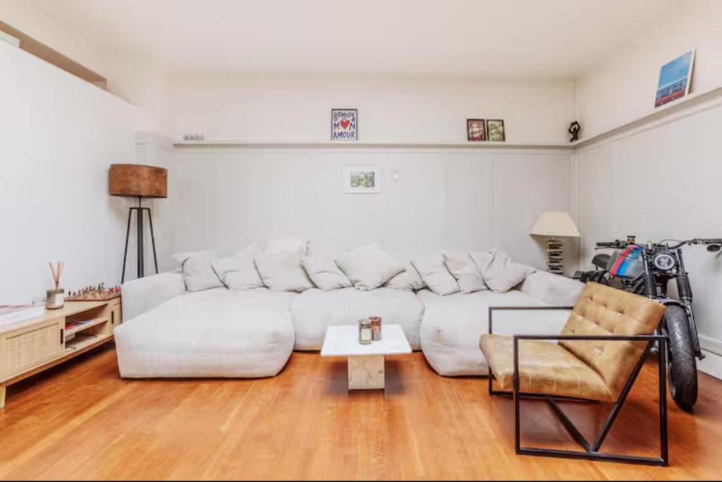 Bright and quiet Parisian apartment - 1
