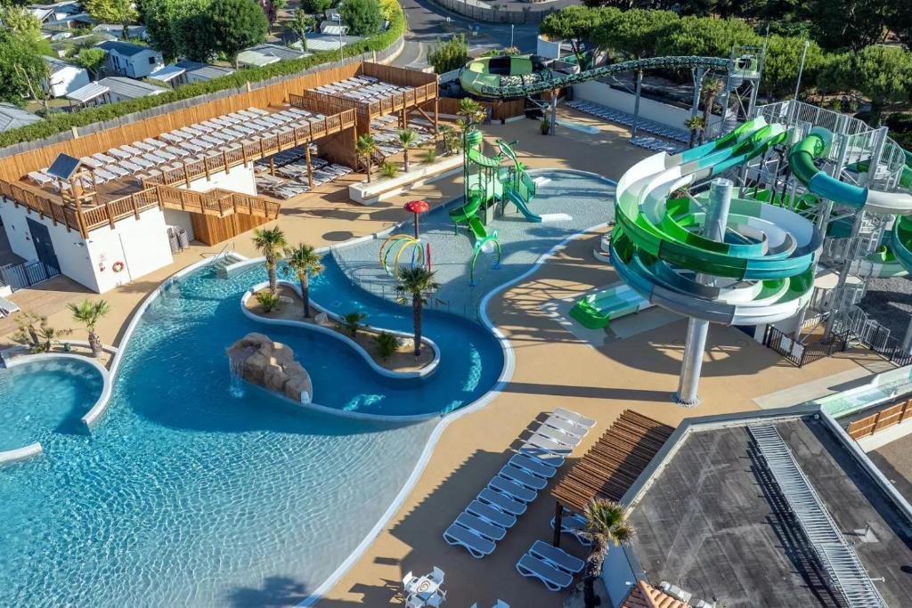 Mobilhome 400m de la plage Camping 5 étoiles - 1