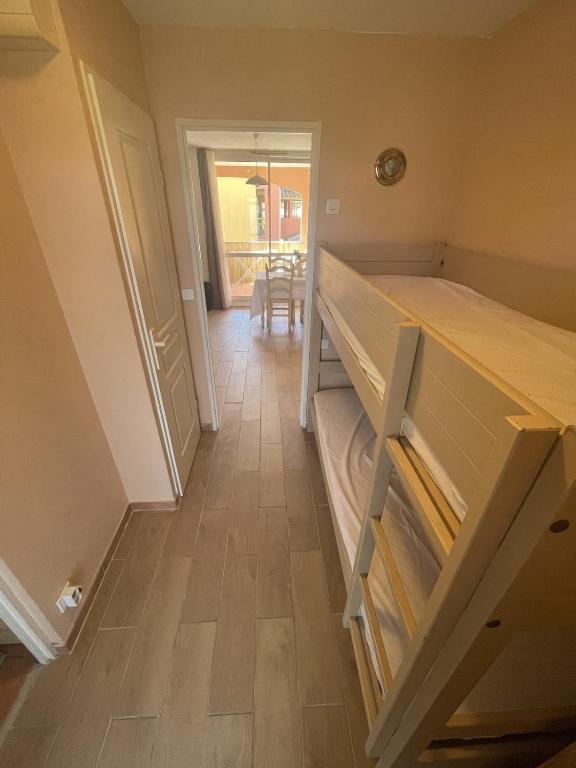 Air-conditioned studio rental Mandelieu near beaches - 2