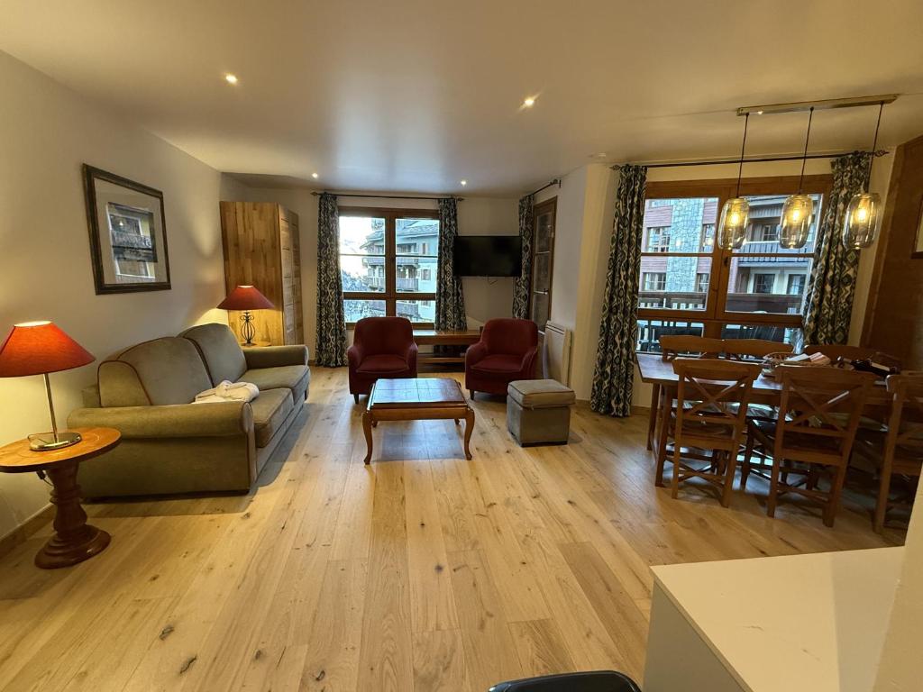 Arc1950 Prince des Cimes six bed, ski-in, ski-out, Saturday check-in-and-out - 2