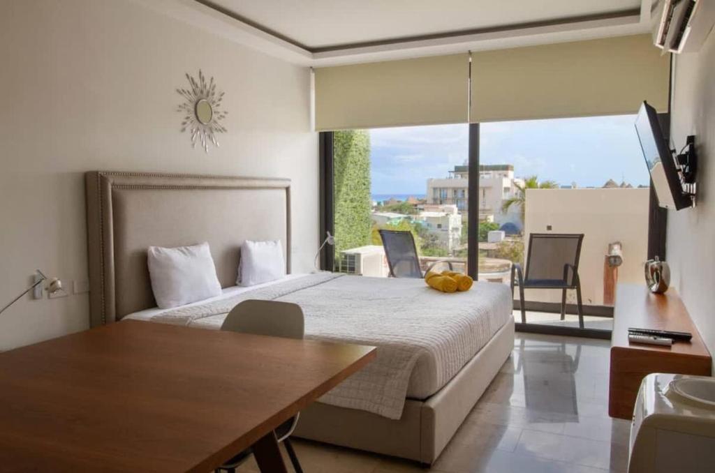 Apts 200m from beach sleeps 10 - 3