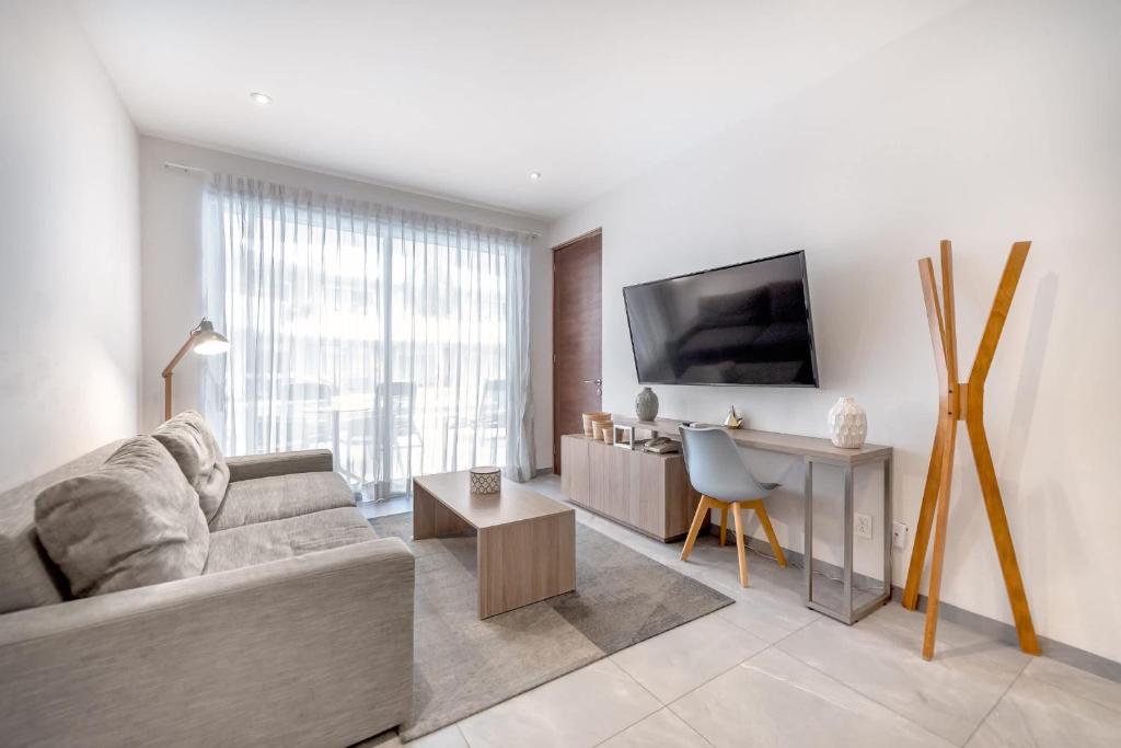 Luxury 2BR 2BA, Sauna, Cinema, Rooftop Pool - 4