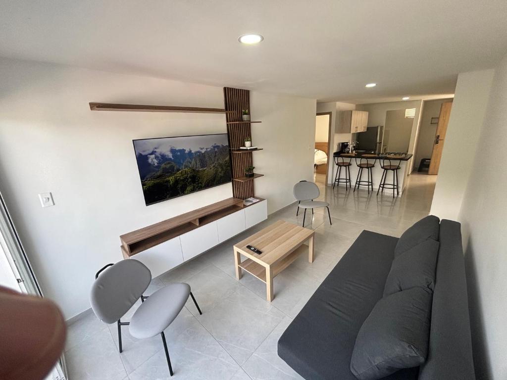 Modern 2BR Apartment with Balcony in San Gil PERFECT - 2