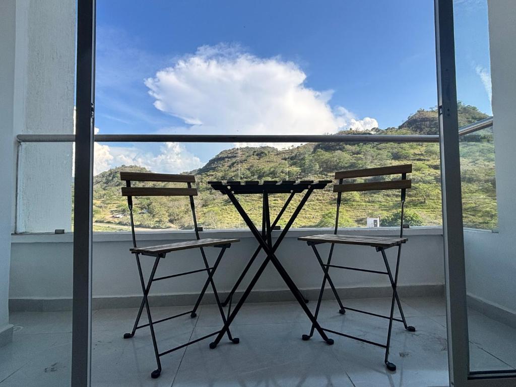 Modern 2BR Apartment with Balcony in San Gil PERFECT - 4