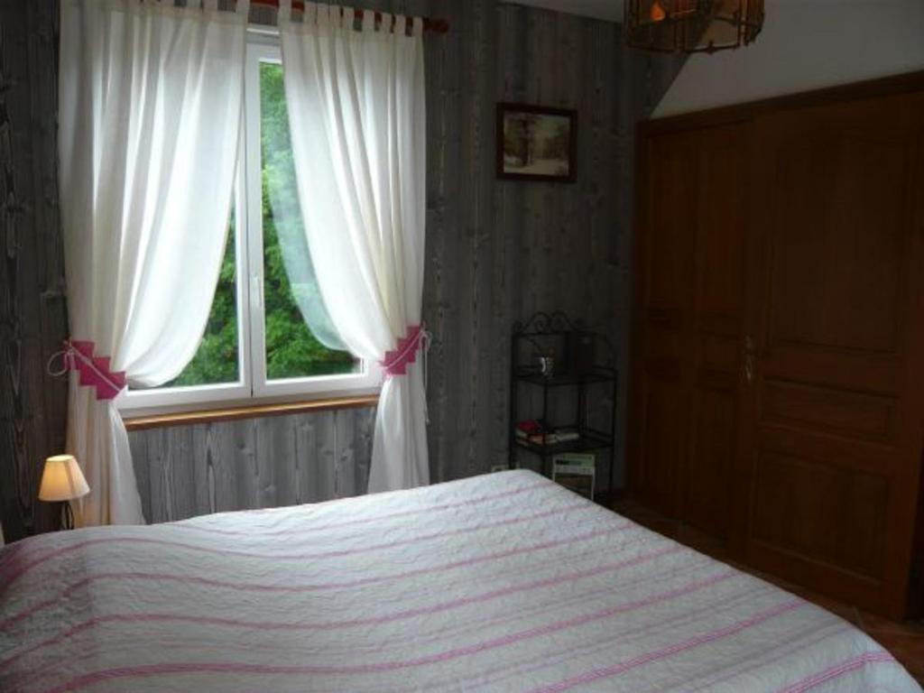 Chambre Romantique avec Vue sur Lac à Gérardmer - FR-1-589-707 - 4