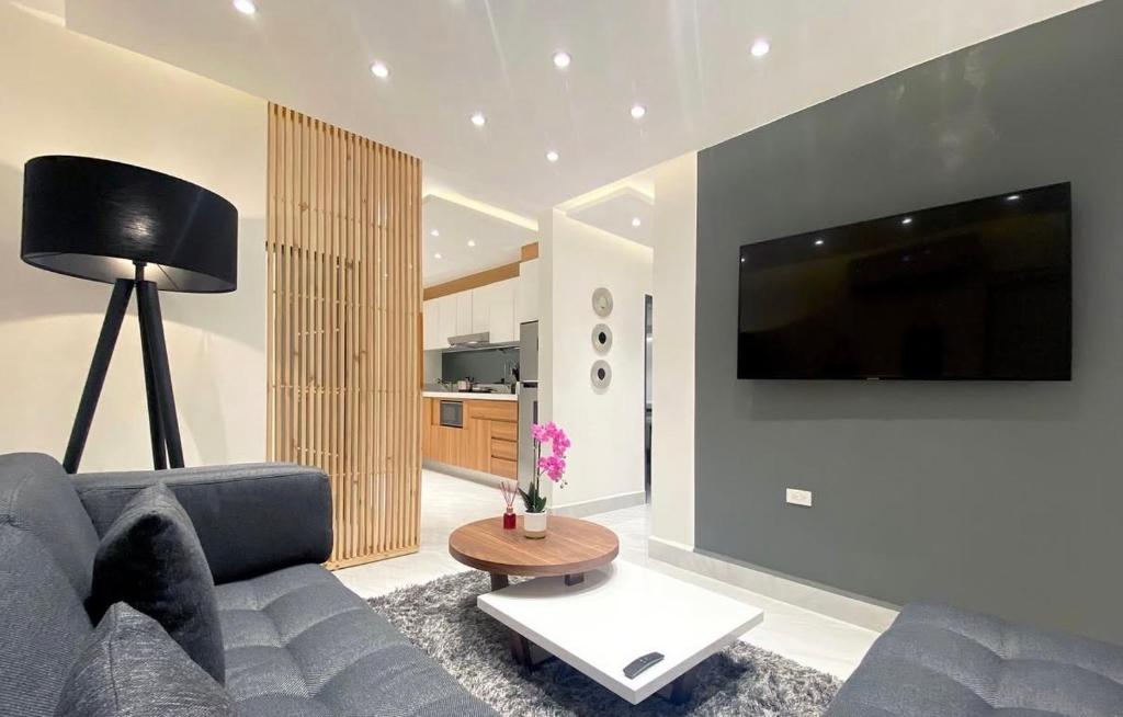 3 Bedroom Apartment and Pool - 3