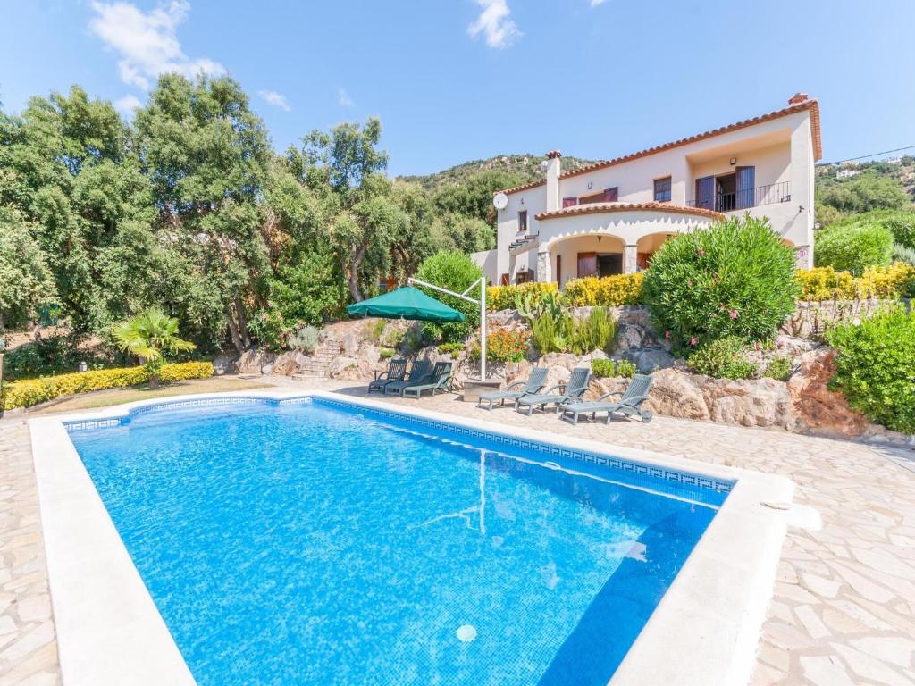 Villa in Calonge with Pool and Mountain Views - 4