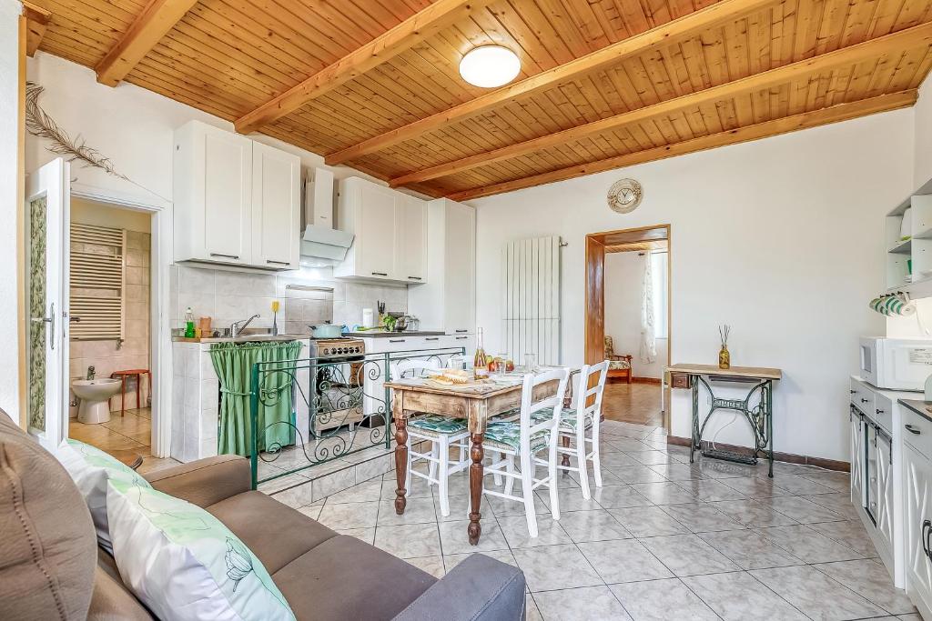 Butterfly Apartment: Lake Maggiore Luino Apartment with Balcony - Happy Rentals - 3