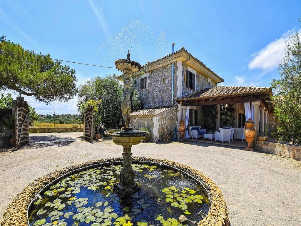 Country House near Alcudia Bay with Pool 外観