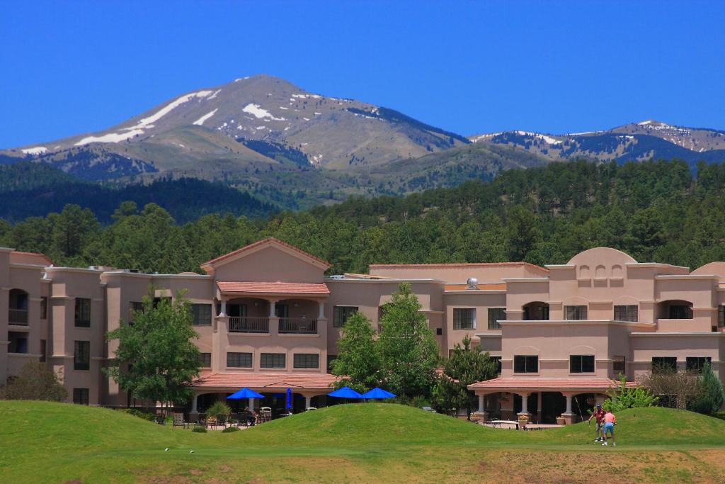 Mcm Elegante Lodge And Suites Photo 15