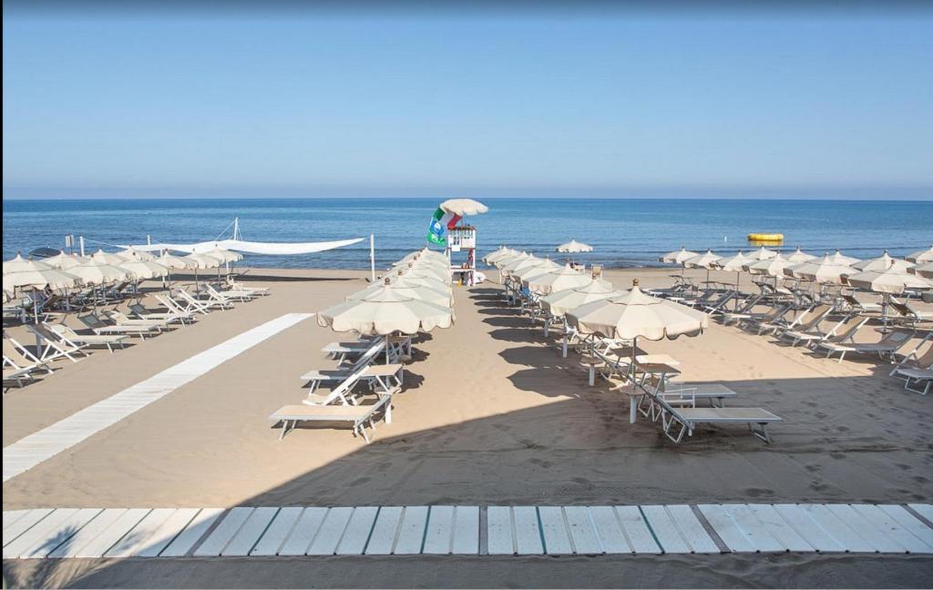 Villa Liberty with Private Beach - 4