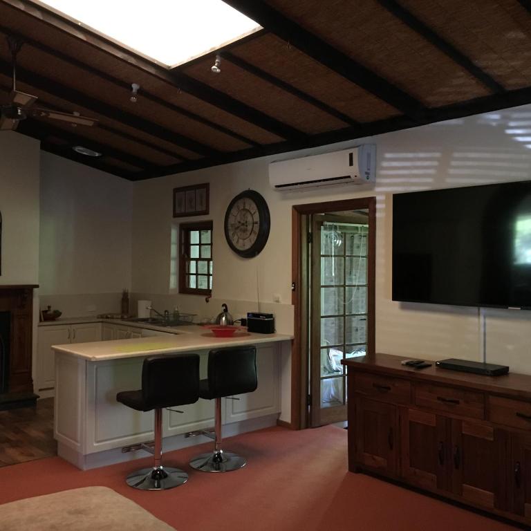 Kentia Palms, Old Reynella