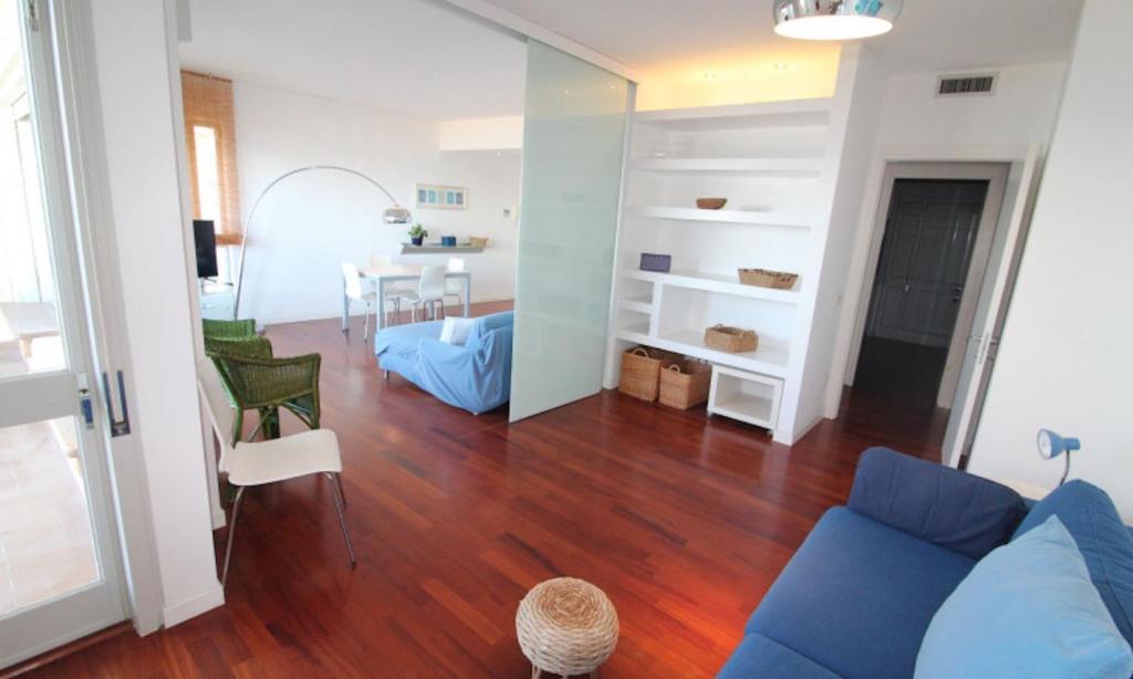 Spacious apartment with sea view - 4