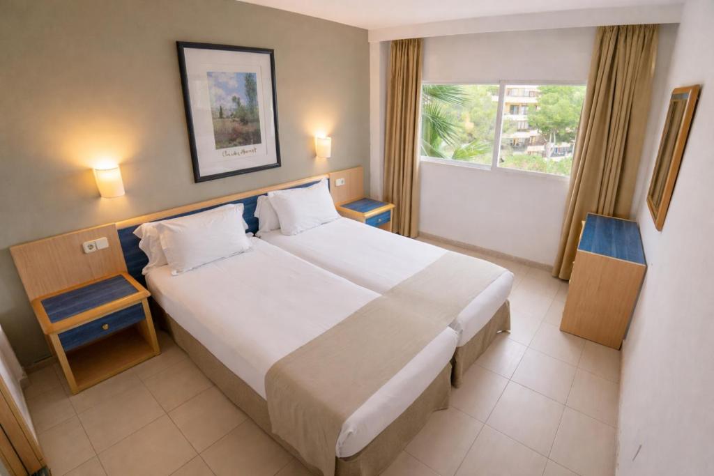 Apartamentos Vistasol — Hotel rooms in Magaluf, Balearic Islands