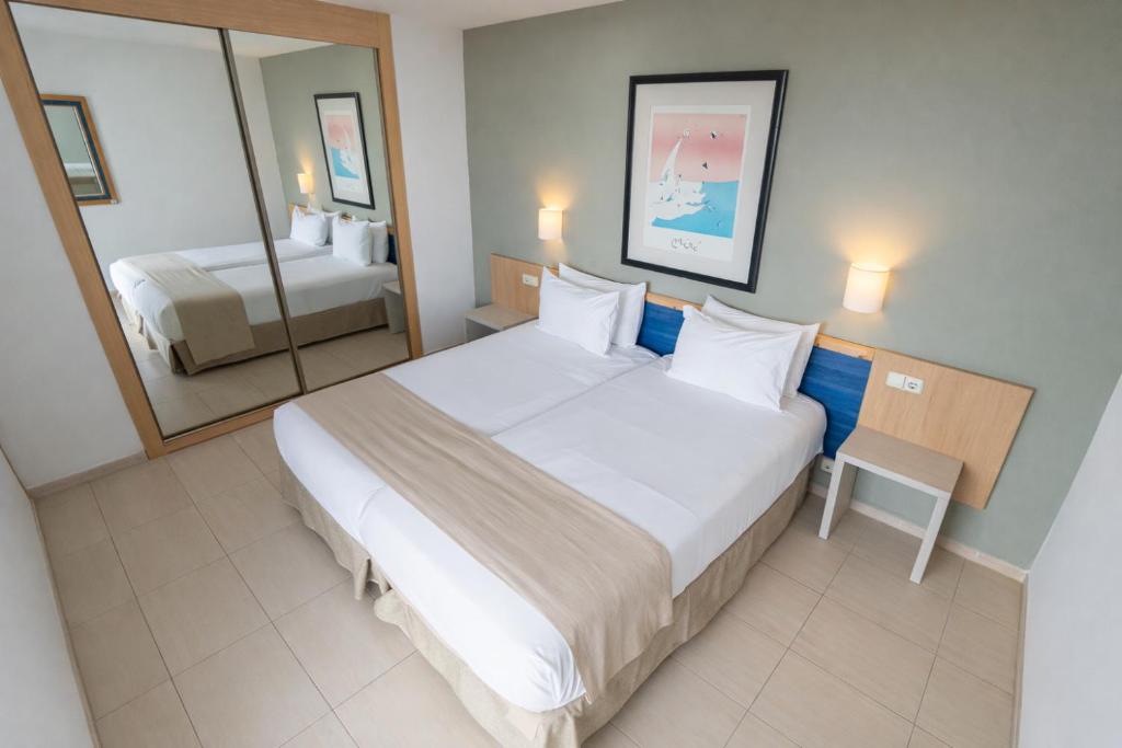 Apartamentos Vistasol — Hotel rooms in Magaluf, Balearic Islands