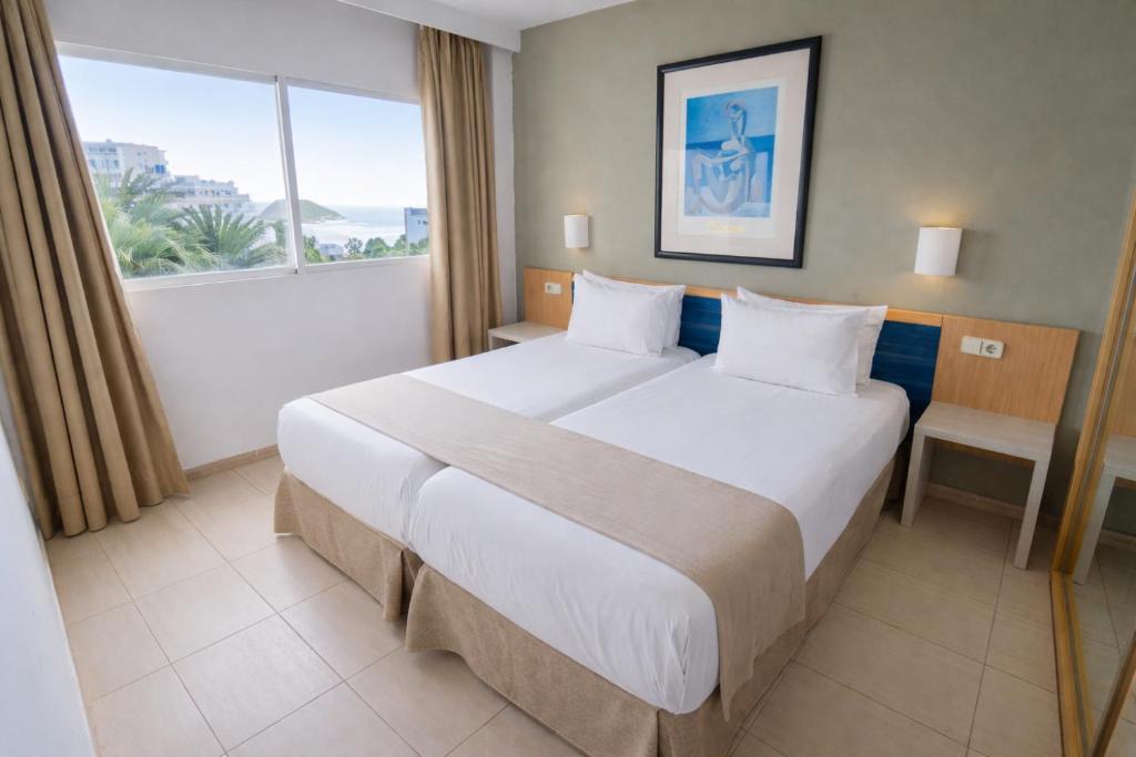 Apartamentos Vistasol — Hotel rooms in Magaluf, Balearic Islands