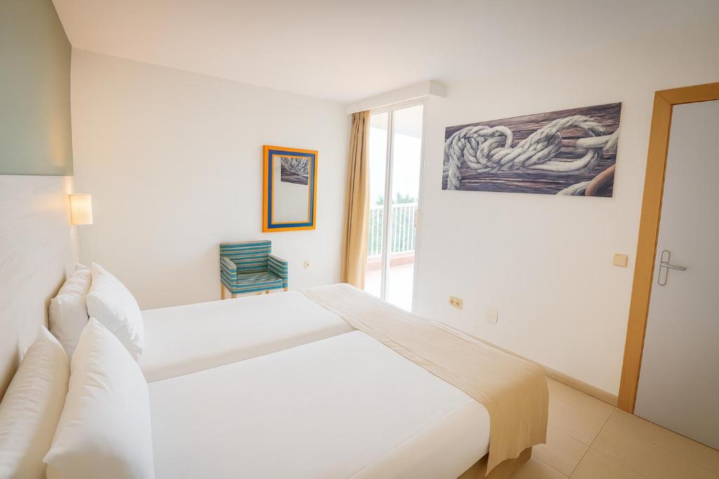 Apartamentos Vistasol — Hotel rooms in Magaluf, Balearic Islands